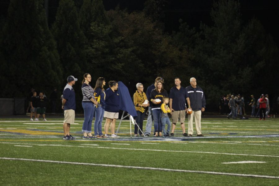 Beth+Williams+and+family+attend+the+dedication+of+the+stadium+in+honor+of+Frank+Sonny+Pearson.+Pearson+was+a+long-time+educator+in+Loudoun+County+known+and+loved+for+his+dedication+to+sports+and+students.+Photo%3A+Olivia+Zavadil