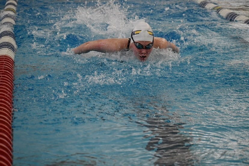 Vanderloo slices through the water on her way to winning Regionals. 
Photo Credit: Loco Sports Photographer Caroline Layne (with permission from Loco Sports).