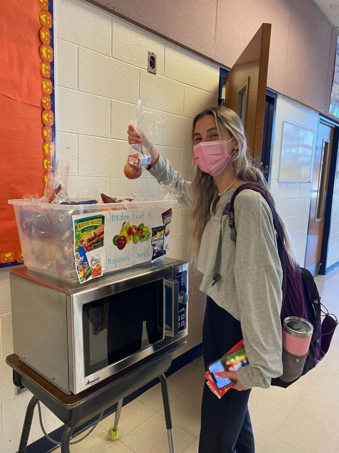 Senior Molly Seventko puts her extra snack bag in the snack bin at the end of her lunch block. After C lunch, the bin is nearly full. 