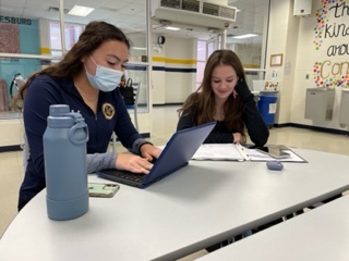Juniors Laysha Ricci and Amber Owens work together in their Study Hall. Photo by Olivia DeWan.