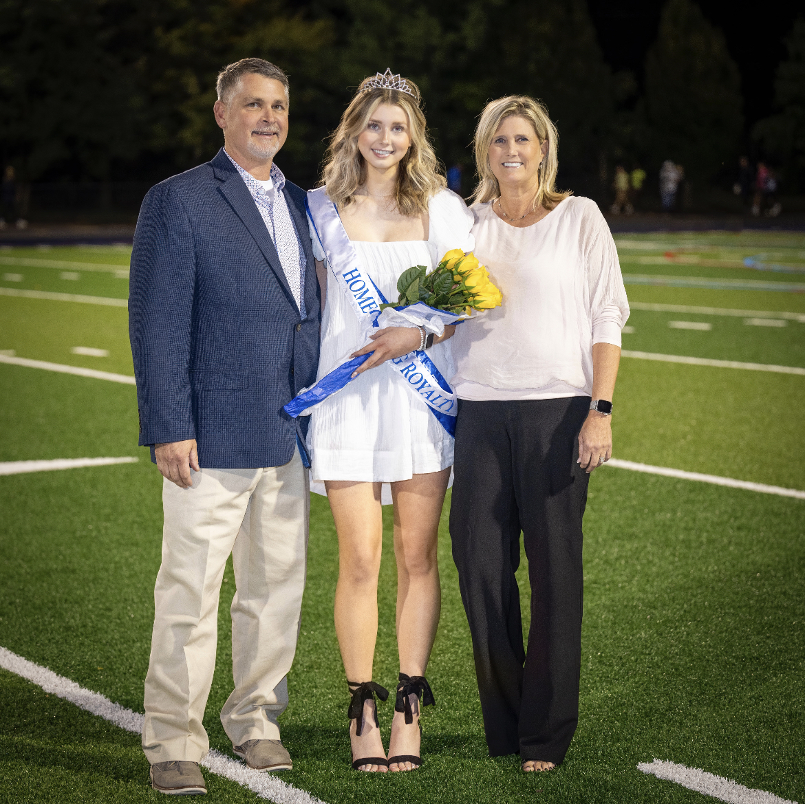 Sophia Casciano (middle) with her parents Lou Casciano and Amy
Casicano moments after she was crowned 2023 homecoming royalty. 